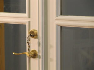 Täispuituksed. Tahveluksed. Ajaloolised uksed